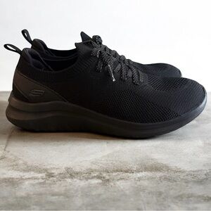 Skechers Black Sneakers – Memory Foam | Wide Fit